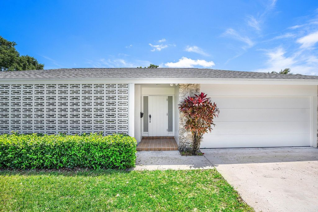 Photo of 1000 NW 7th Street, Boca Raton, FL 33486 (MLS # B26015871)