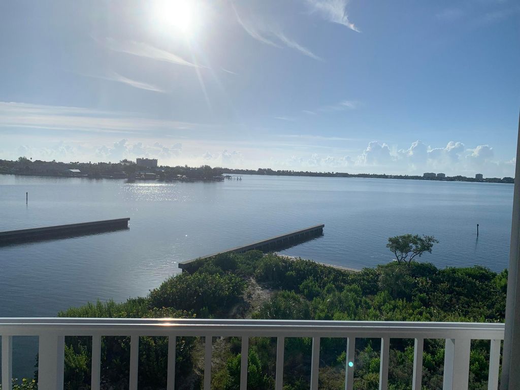 Photo of 20 W Harbour Isle Drive #Ph01, Fort Pierce, FL 34949 (MLS # R11019169)