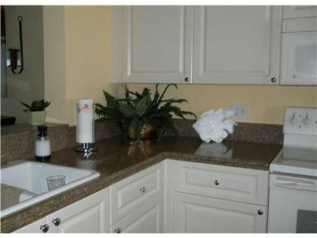 Photo of 20 W Harbour Isle Drive #Ph01, Fort Pierce, FL 34949 (MLS # R11019169)