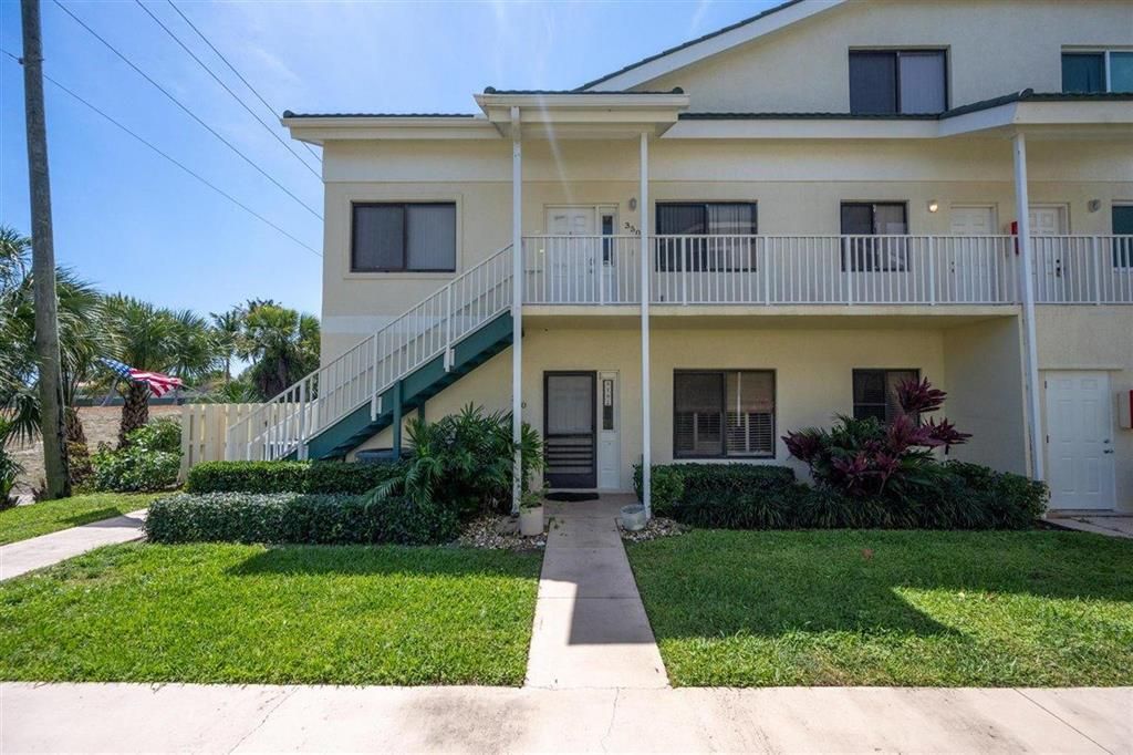 Photo of 350 Bella Vista Court N, Jupiter, FL 33477 (MLS # R10703648)