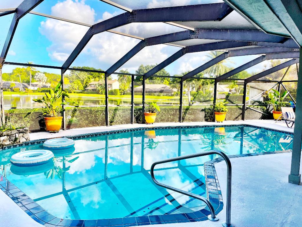 SHADY LAKES - Residential