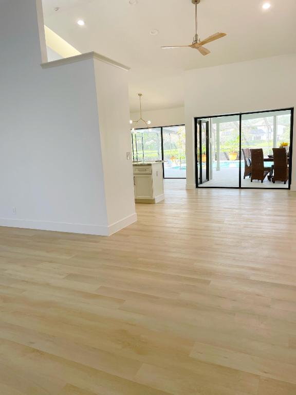 SHADY LAKES - Residential