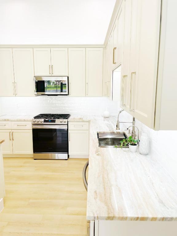 SHADY LAKES - Residential