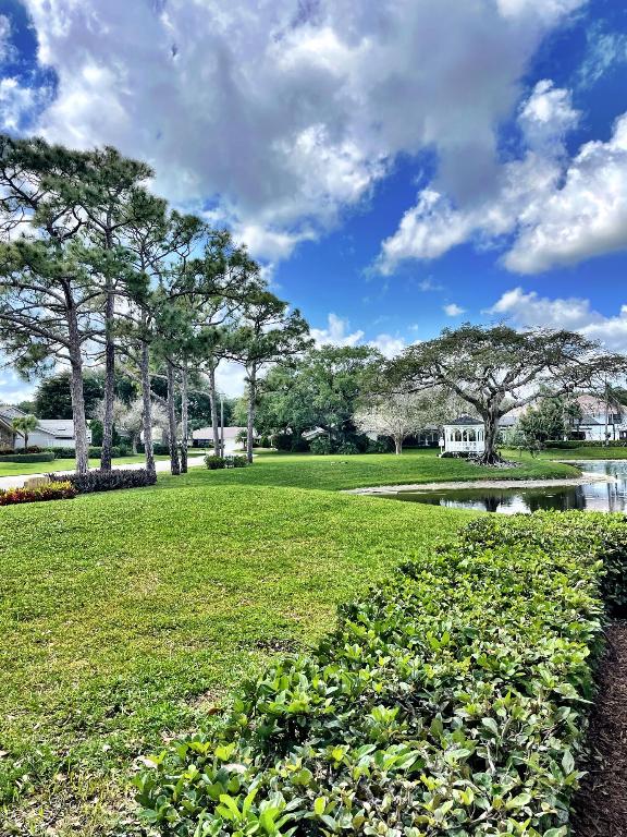 SHADY LAKES - Residential