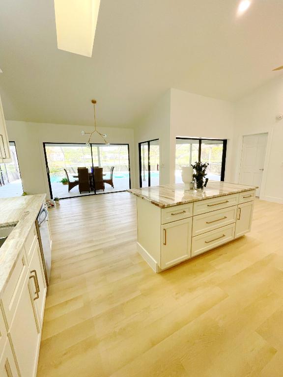 SHADY LAKES - Residential