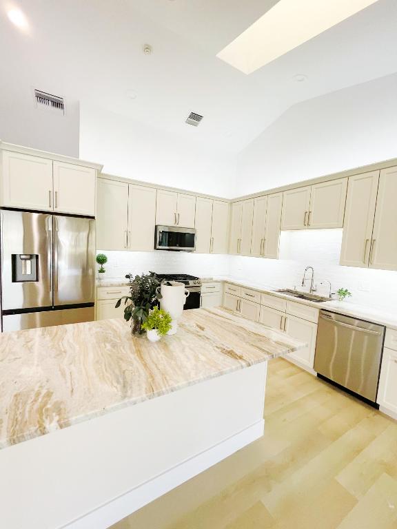 SHADY LAKES - Residential