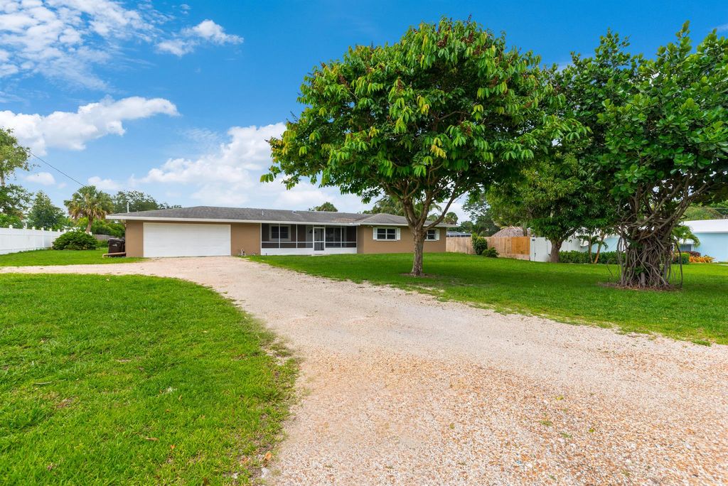 Photo of 925 SE Osceola Street, Stuart, FL 34994 (MLS # R10959507)