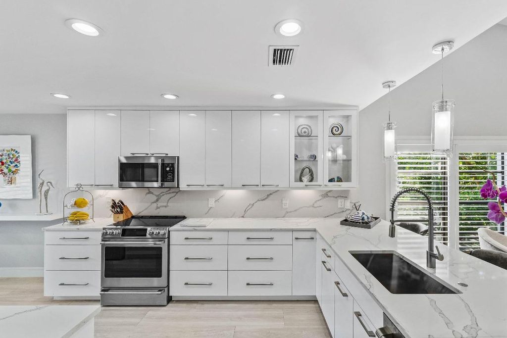 Photo of 49 Eastgate Drive #B, Boynton Beach, FL 33436 (MLS # R11158776)