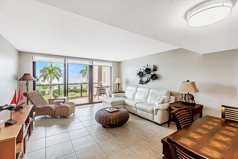 A home in Hutchinson Island