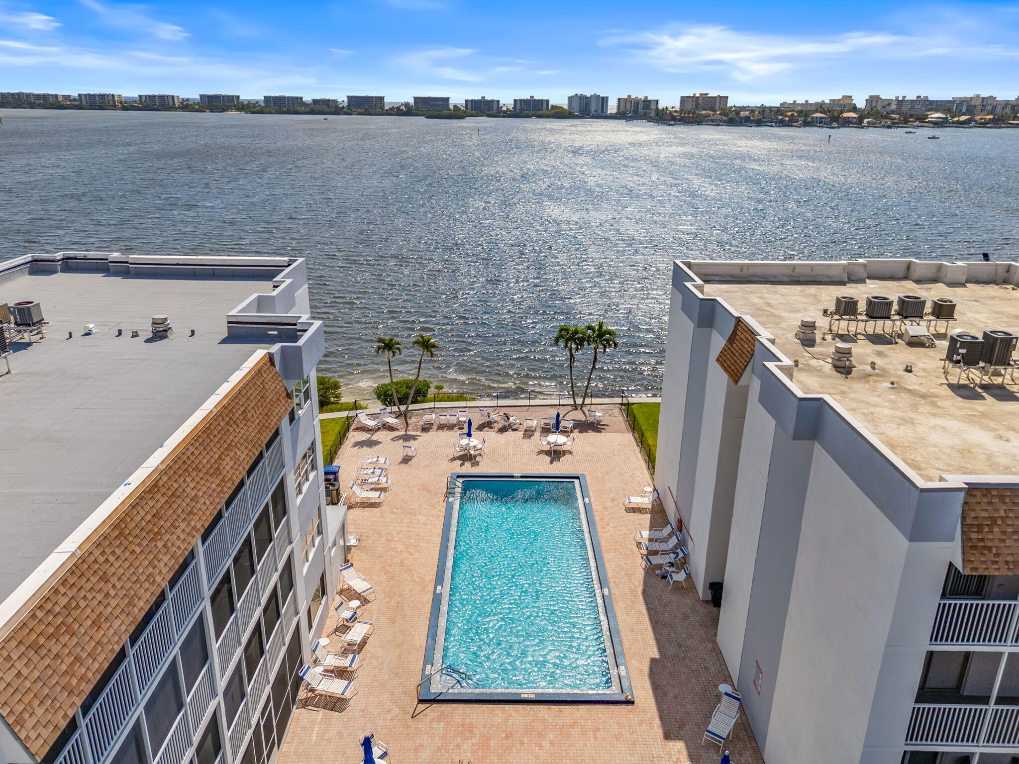1502 S Lakeside Drive 301