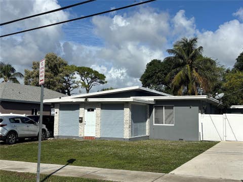 Photo of 935 NE 33rd Street, Oakland Park, FL 33334 (MLS # F10537732)