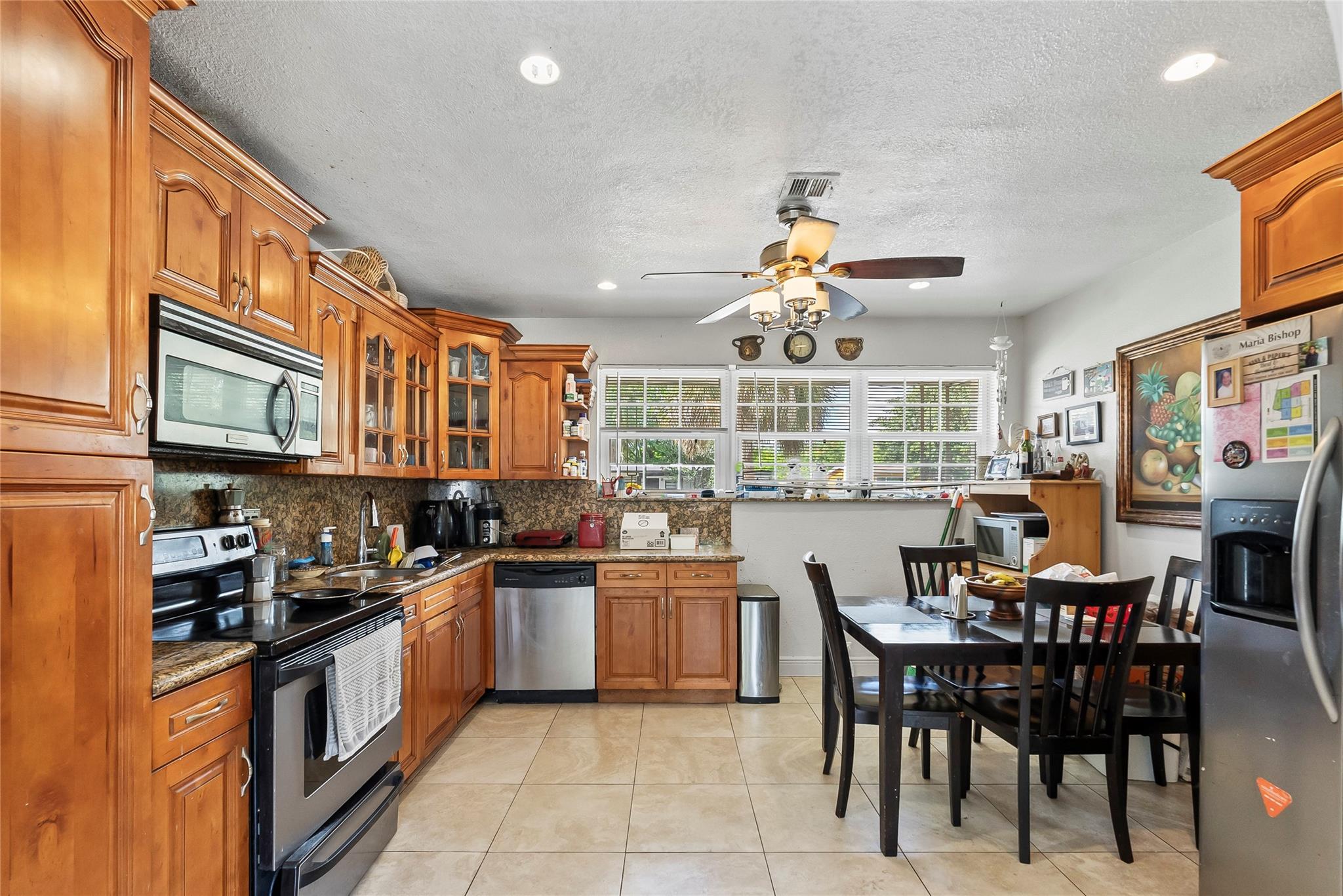 6885 NW 14th Ct