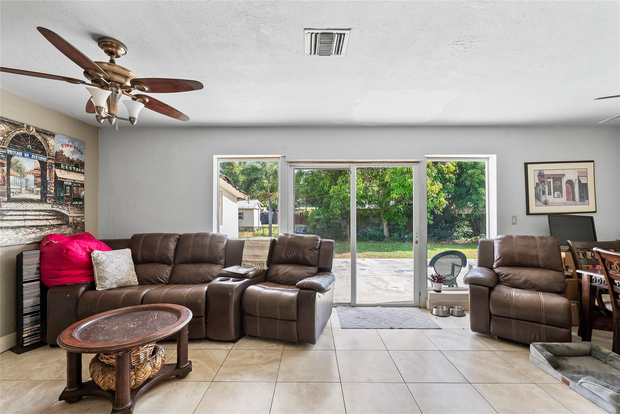 6885 NW 14th Ct