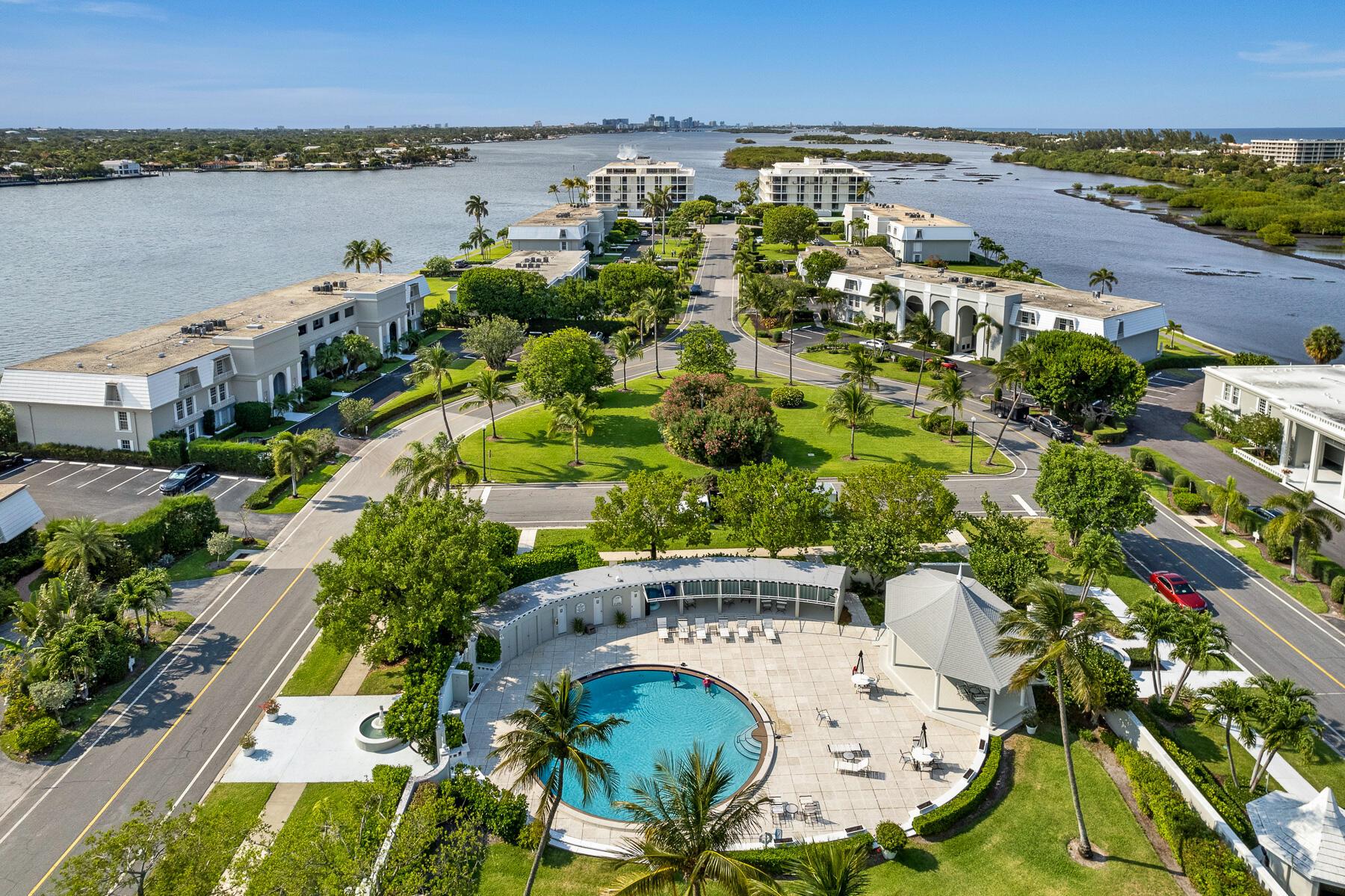 CHATEAU CHEVERNY IBIS ISL - Residential