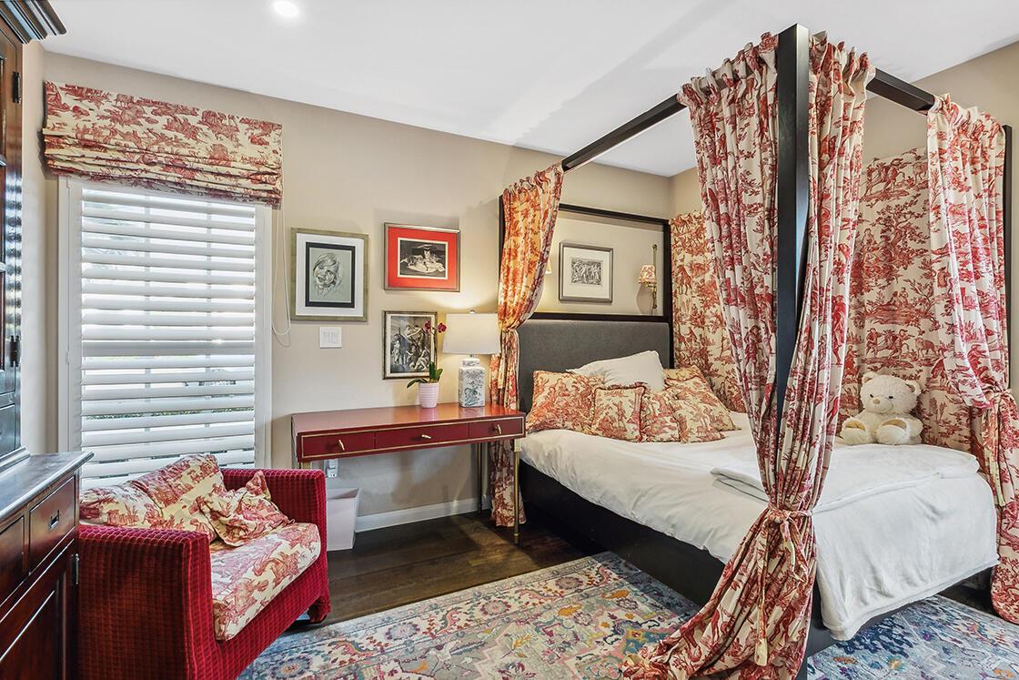 CHATEAU CHEVERNY IBIS ISL - Residential