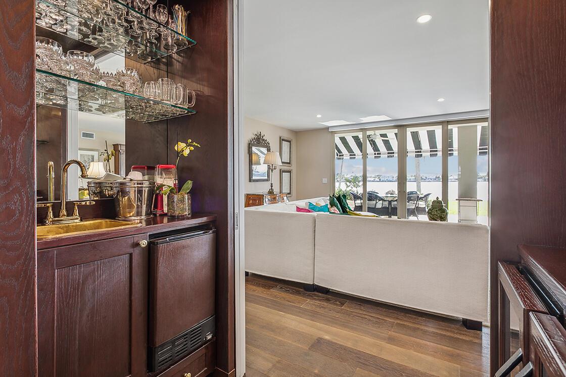 CHATEAU CHEVERNY IBIS ISL - Residential