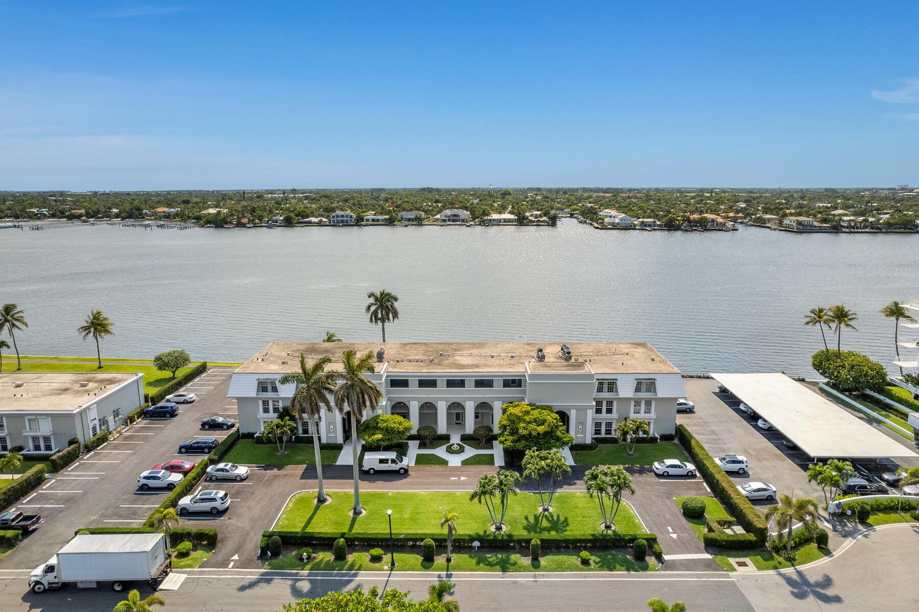 CHATEAU CHEVERNY IBIS ISL - Residential