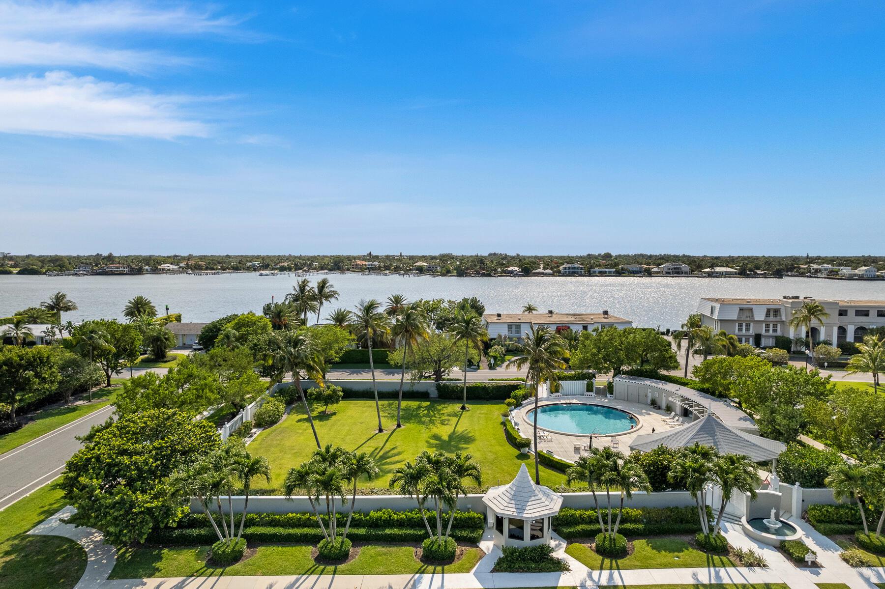 CHATEAU CHEVERNY IBIS ISL - Residential