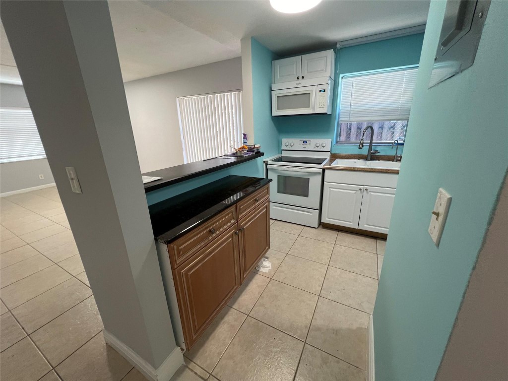 CANADIAN OCEAN BREEZE CONDO - Residential