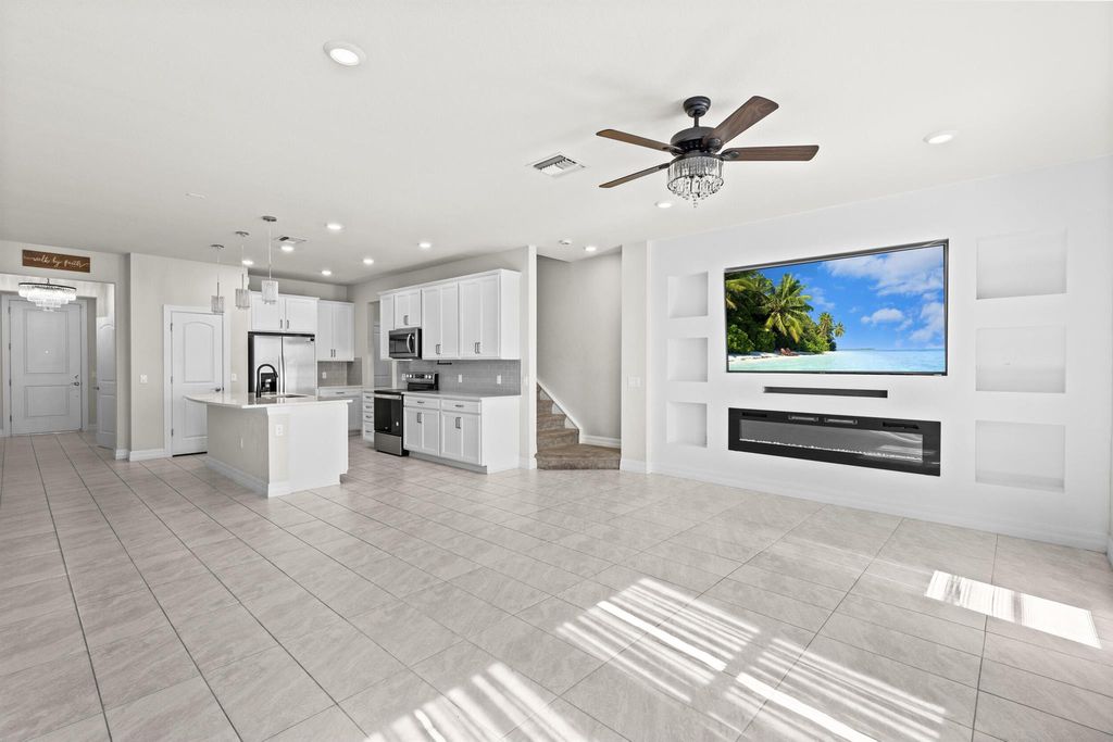 Photo of 4828 Chantilly Road, Lake Worth, FL 33467 (MLS # R11116145)