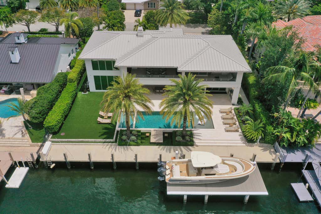 Photo of 2718 NE 17th Street, Fort Lauderdale, FL 33305 (MLS # B26045239)