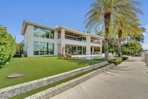 Tiny photo for 2718 NE 17th Street, Fort Lauderdale, FL 33305 (MLS # B26045239)