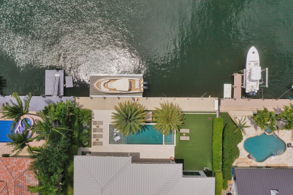 Photo of 2718 NE 17th Street, Fort Lauderdale, FL 33305 (MLS # B26045239)