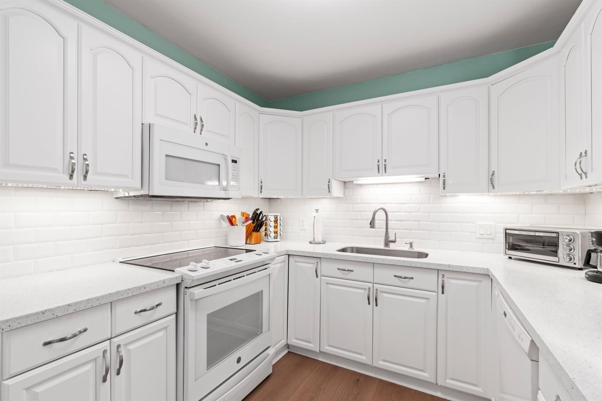 NORTH LAKE WORTH - Residential