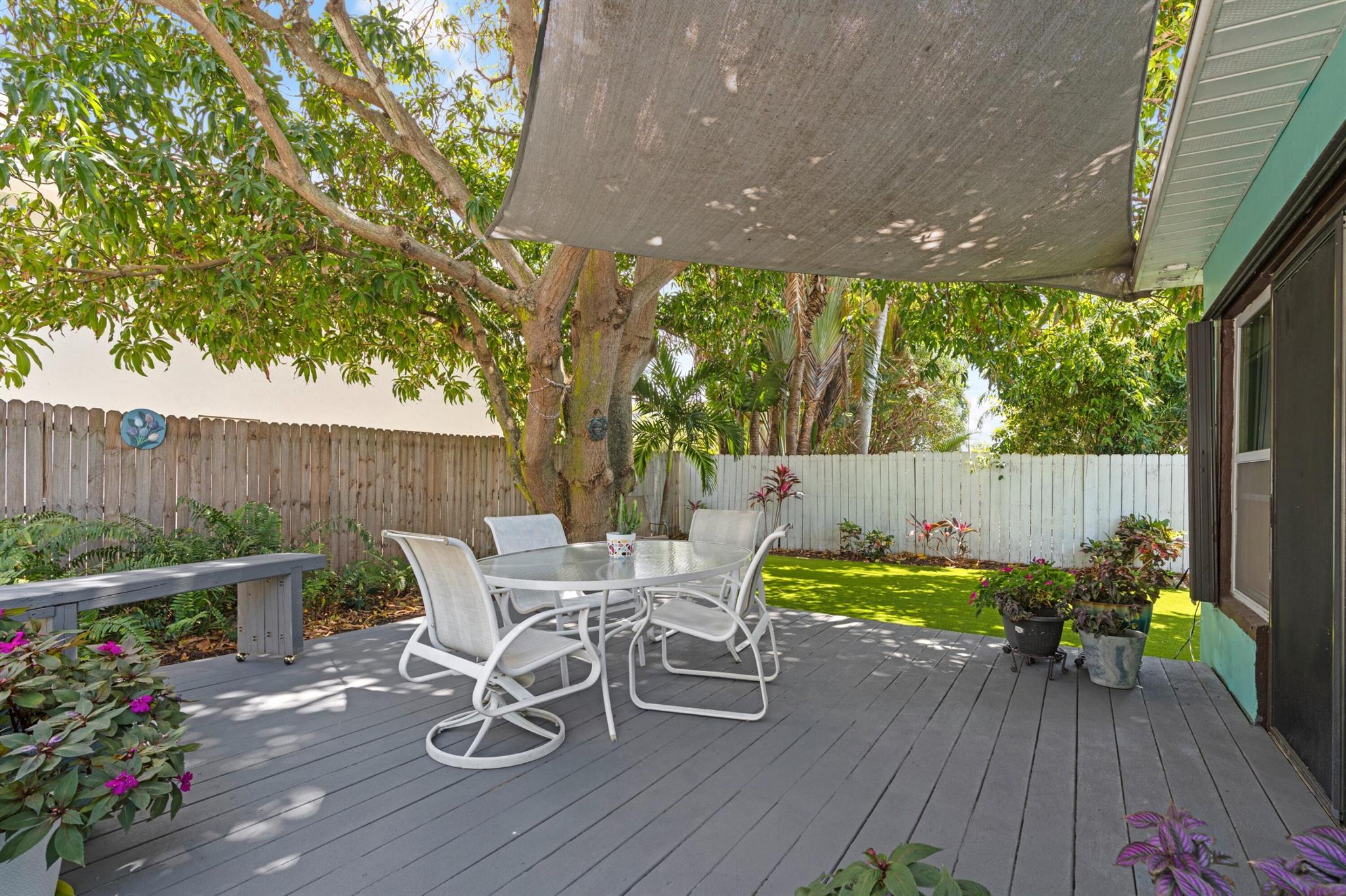 NORTH LAKE WORTH - Residential