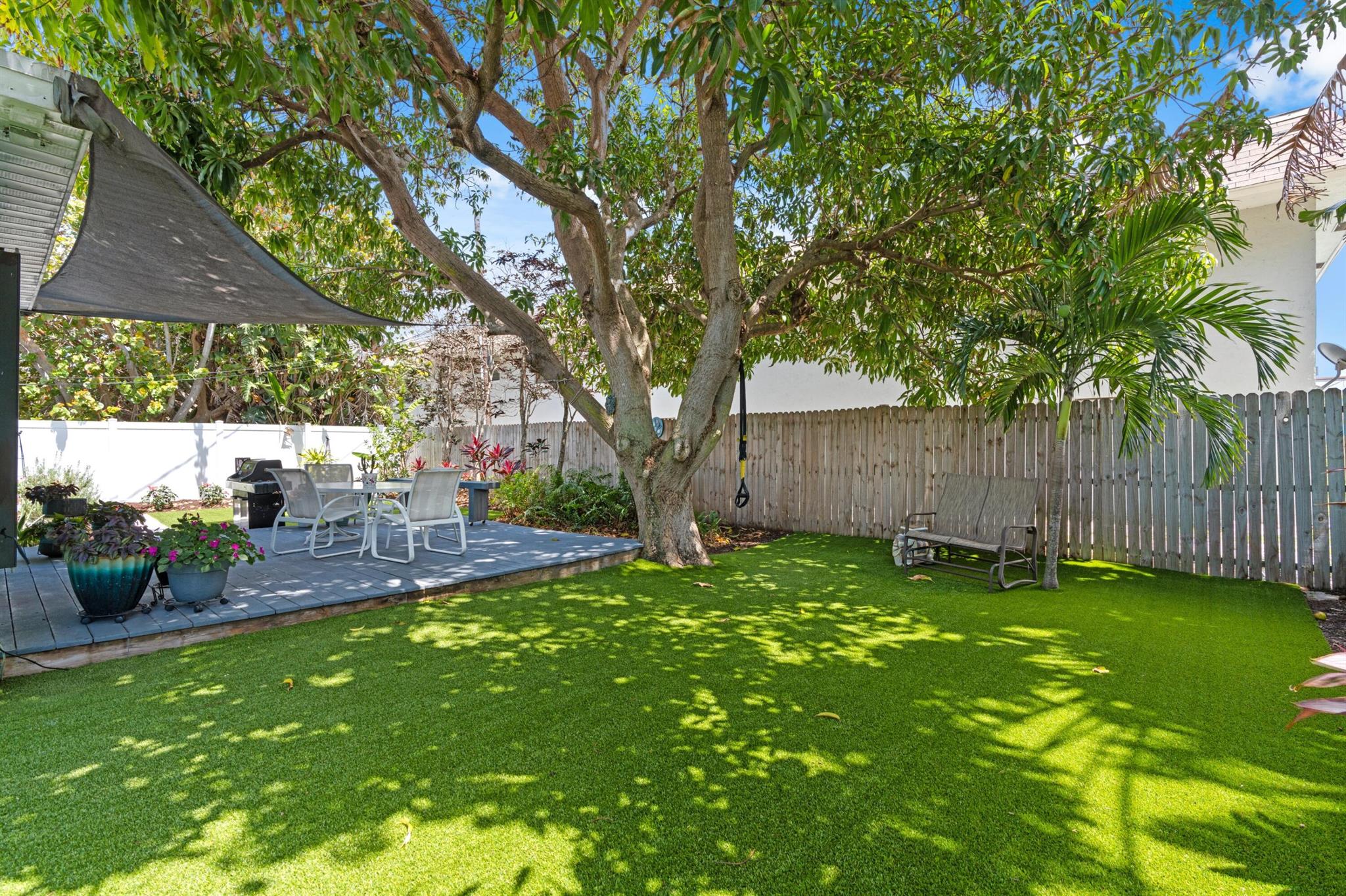 NORTH LAKE WORTH - Residential