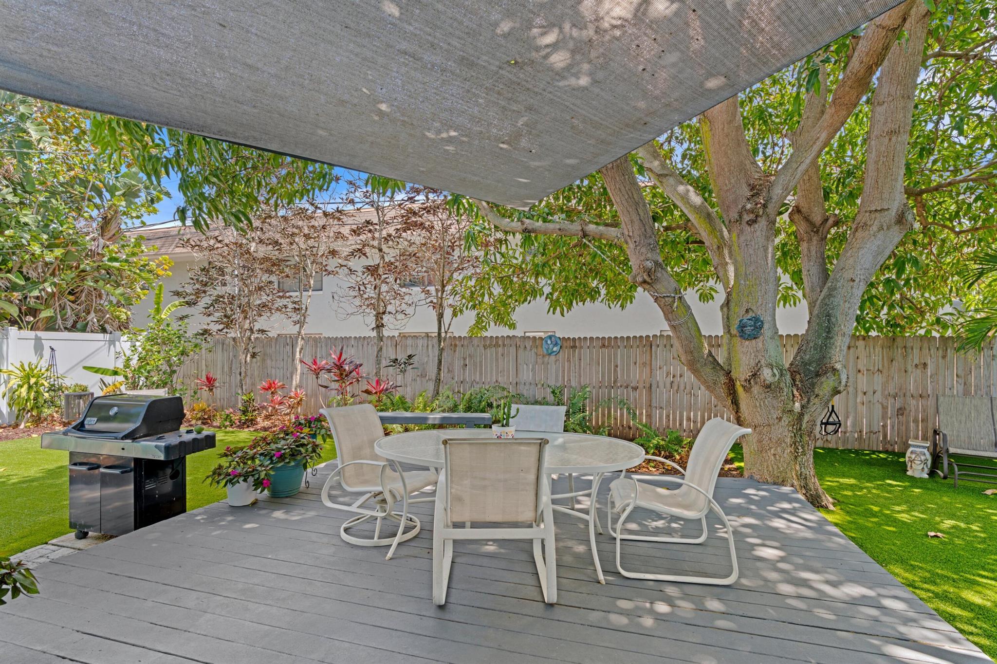 NORTH LAKE WORTH - Residential