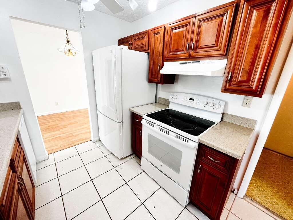 PALM BEACH LEISUREVILLE SEC 2 - Residential Lease