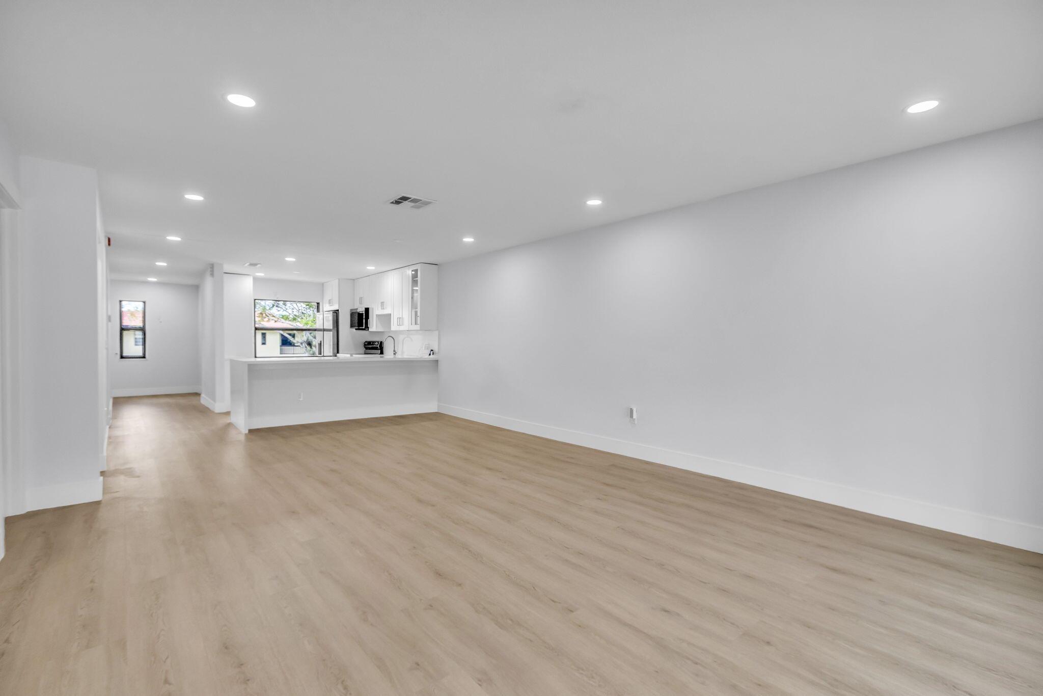 8535 Casa Del Lago F