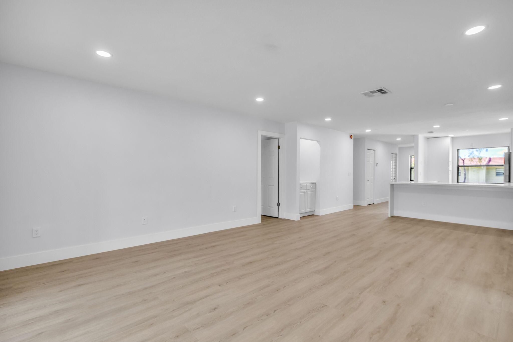 8535 Casa Del Lago F