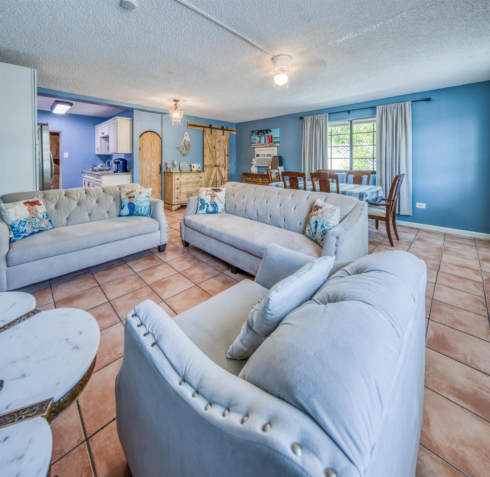 Delightfully large 1 bedroom, 1 bath guest house, providing extra space for visitors (detached with its own driveway and entrance) Private outdoor space, dream come true for anyone seeking a fabulous lifestyle. Experience magical living while enjoying all the amenities of contemporary life! Close to Downtown, shopping, dining, entertainment, airport, beach, rail i95 etc