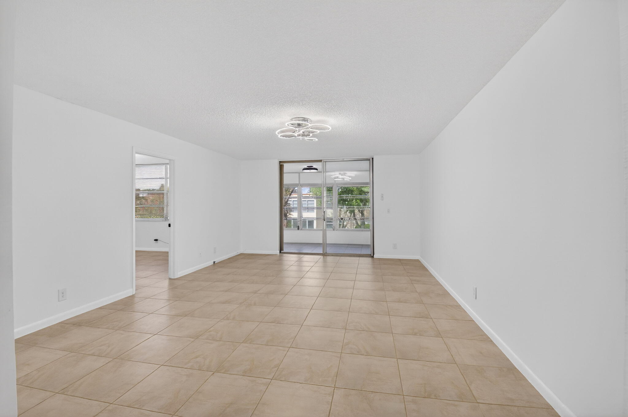 Villages Oriole Abbey Condo - Residential