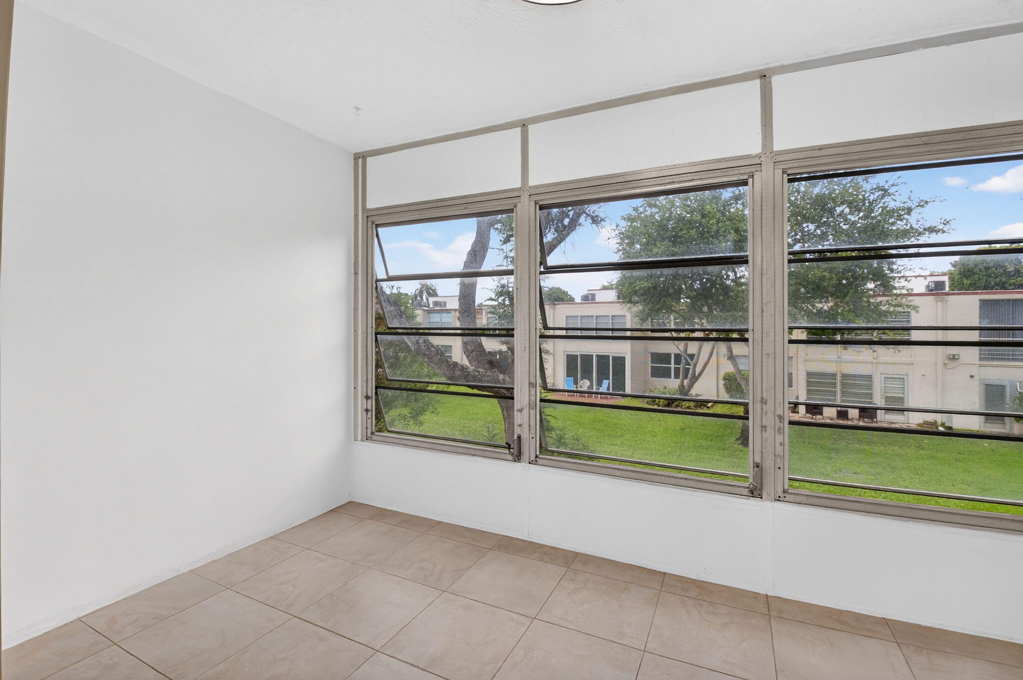 Villages Oriole Abbey Condo - Residential