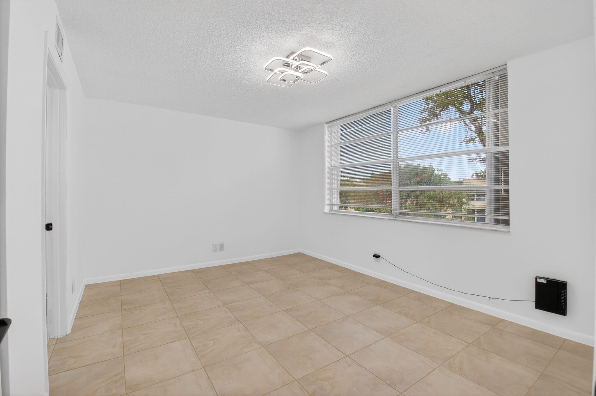 Villages Oriole Abbey Condo - Residential