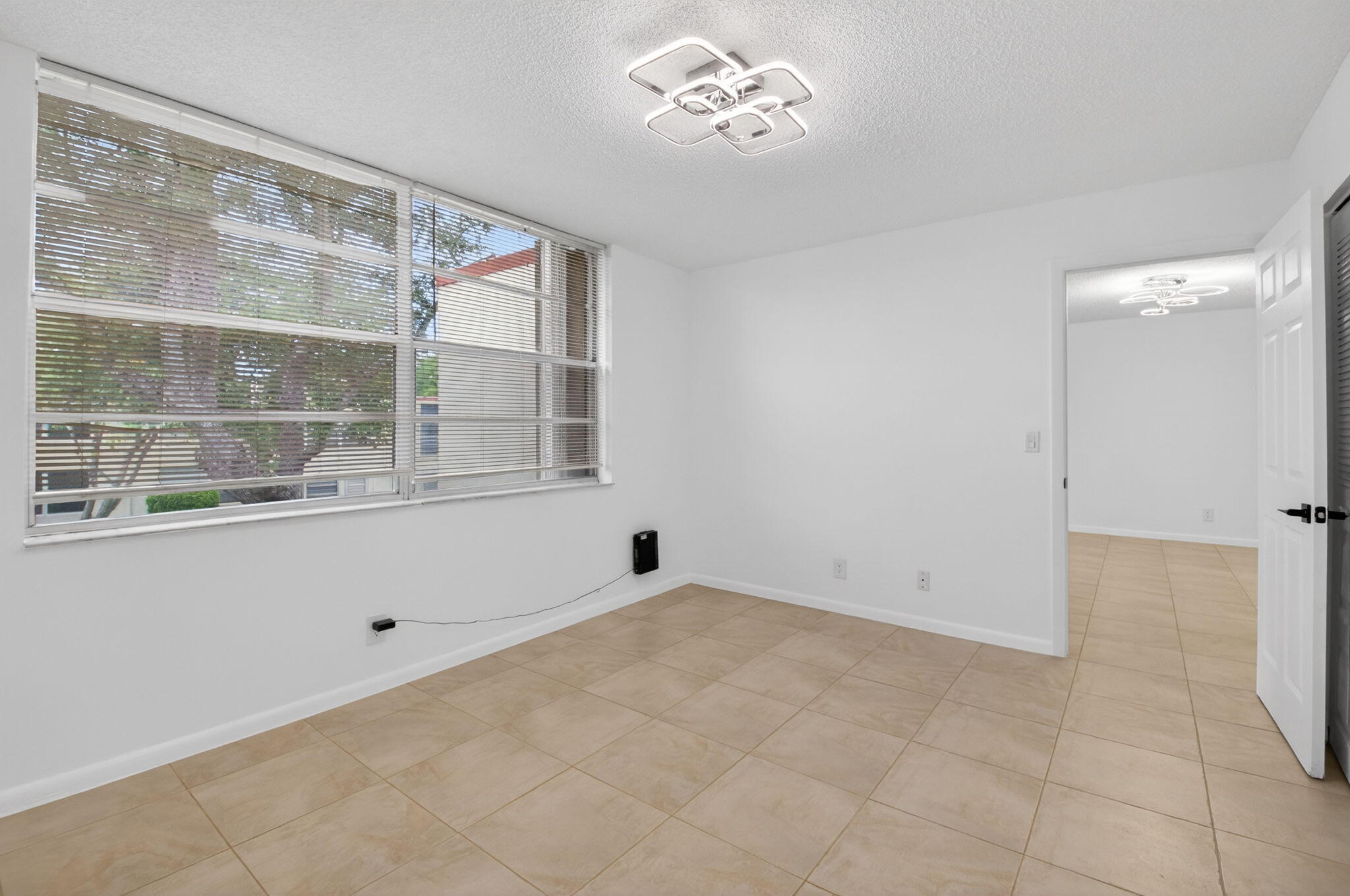 Villages Oriole Abbey Condo - Residential