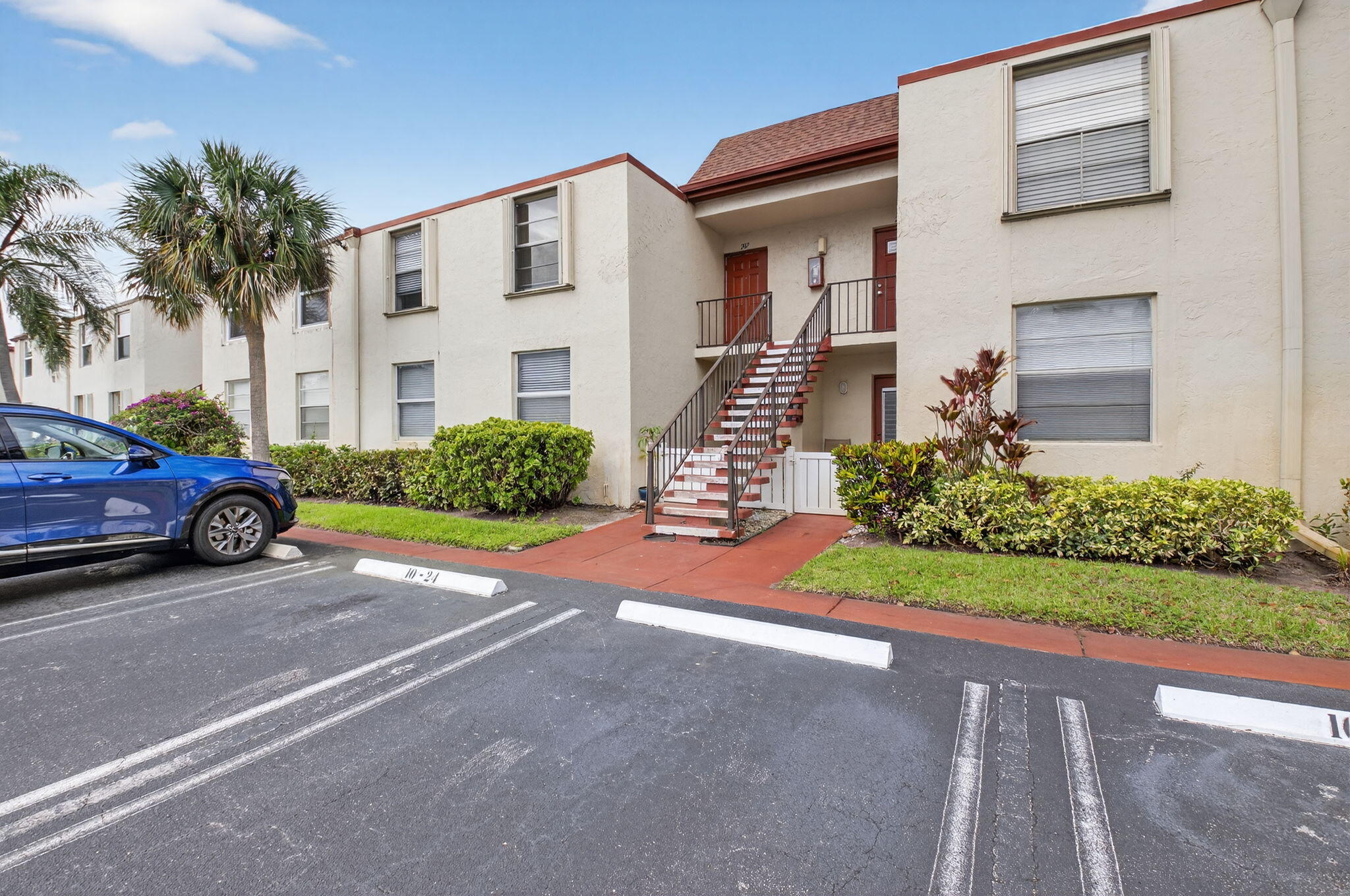 Villages Oriole Abbey Condo - Residential