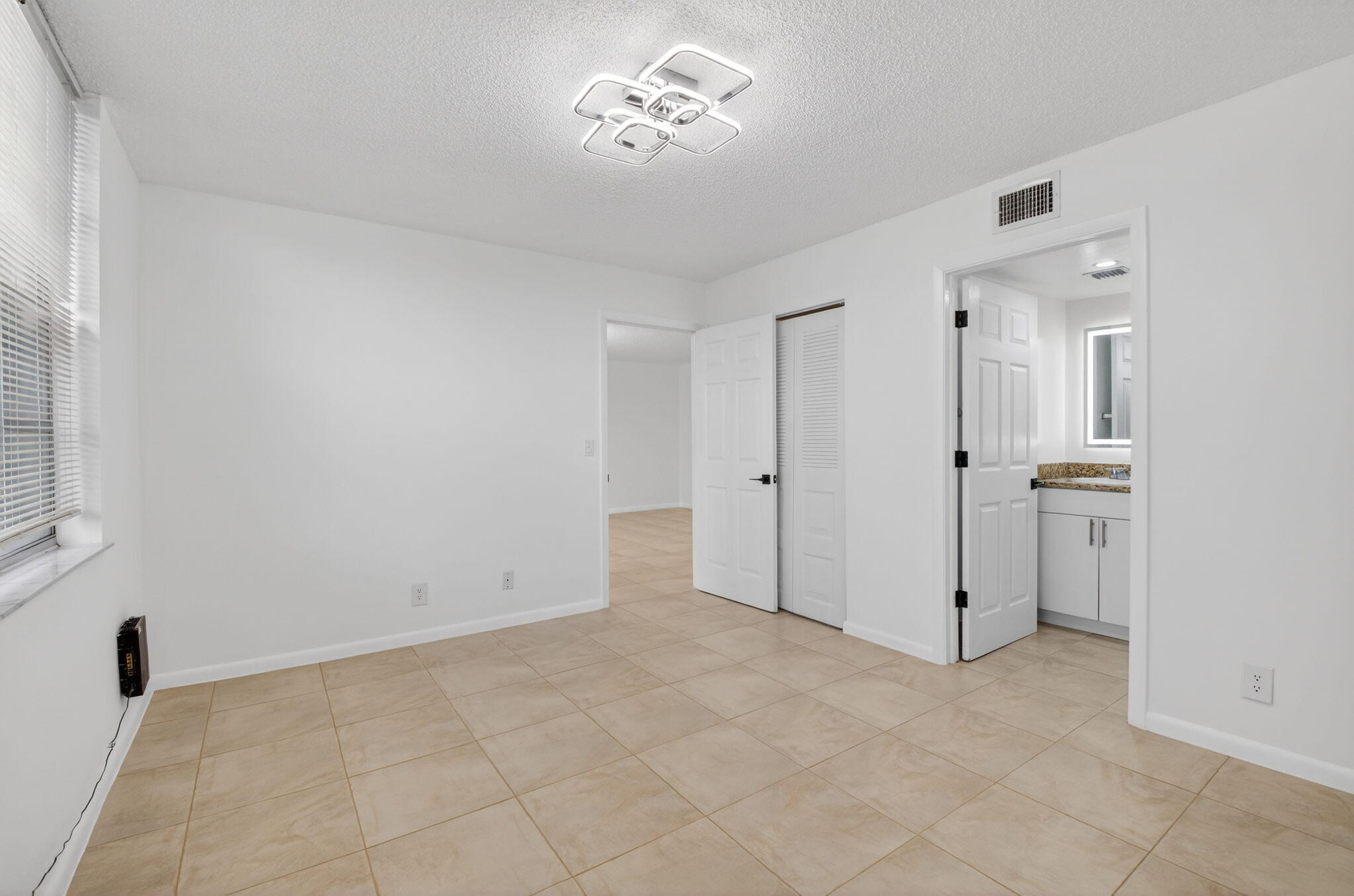 Villages Oriole Abbey Condo - Residential