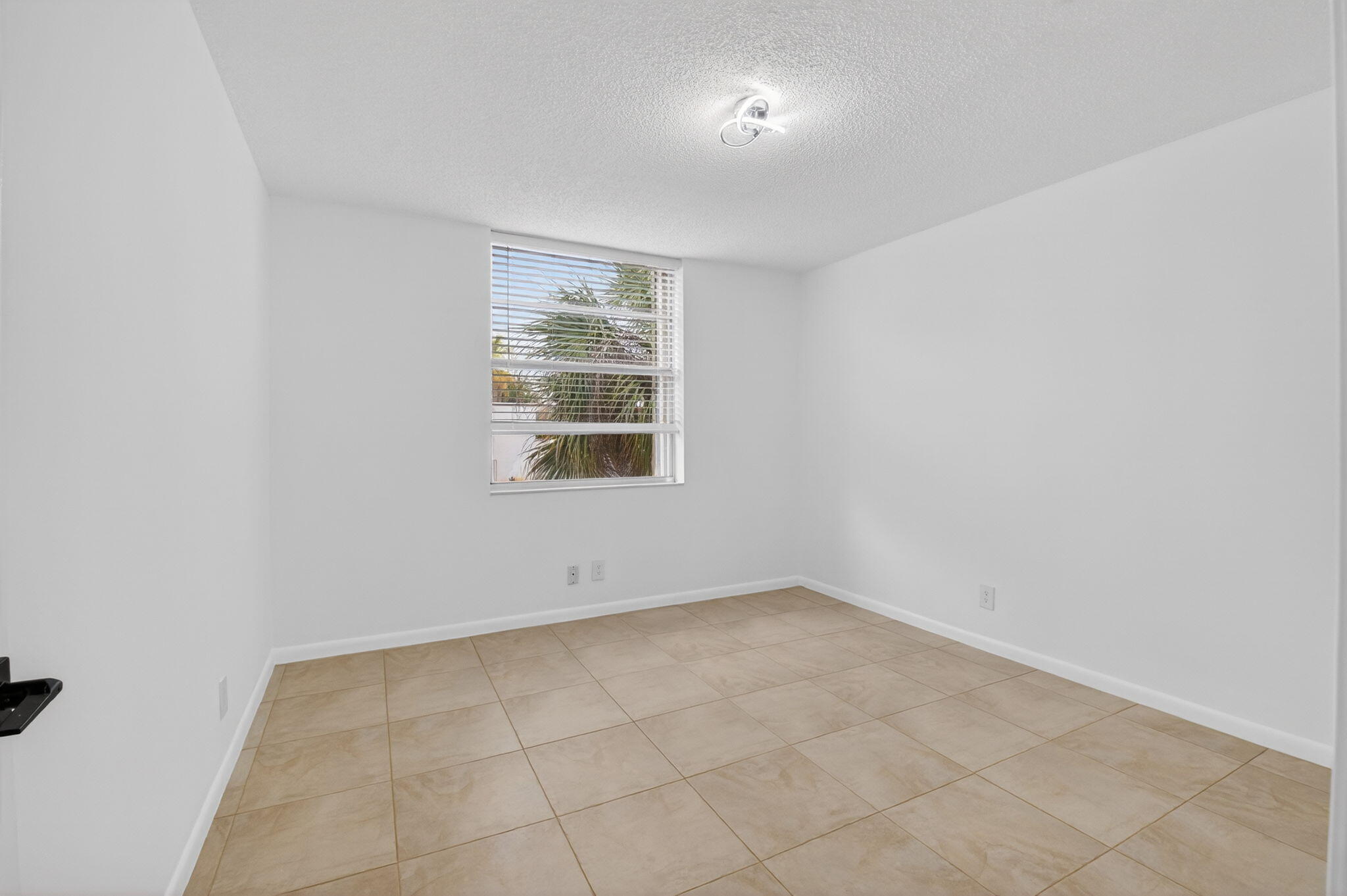 Villages Oriole Abbey Condo - Residential