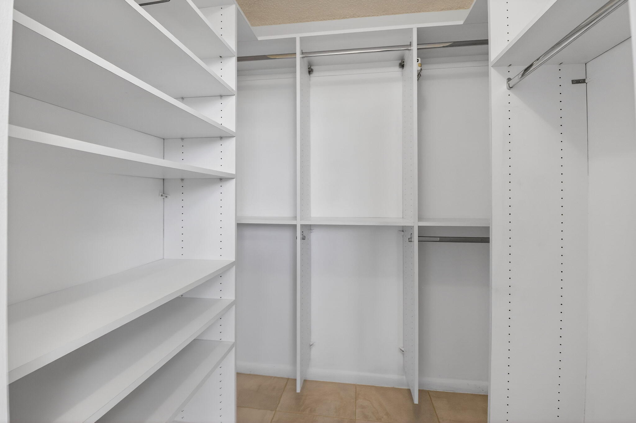 Villages Oriole Abbey Condo - Residential