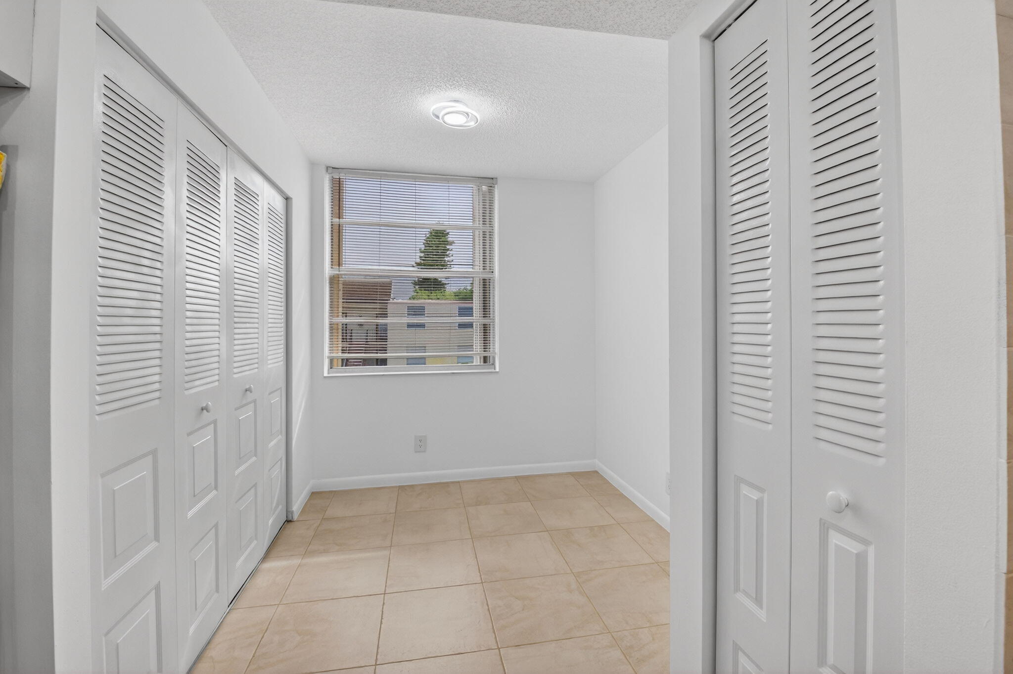 Villages Oriole Abbey Condo - Residential