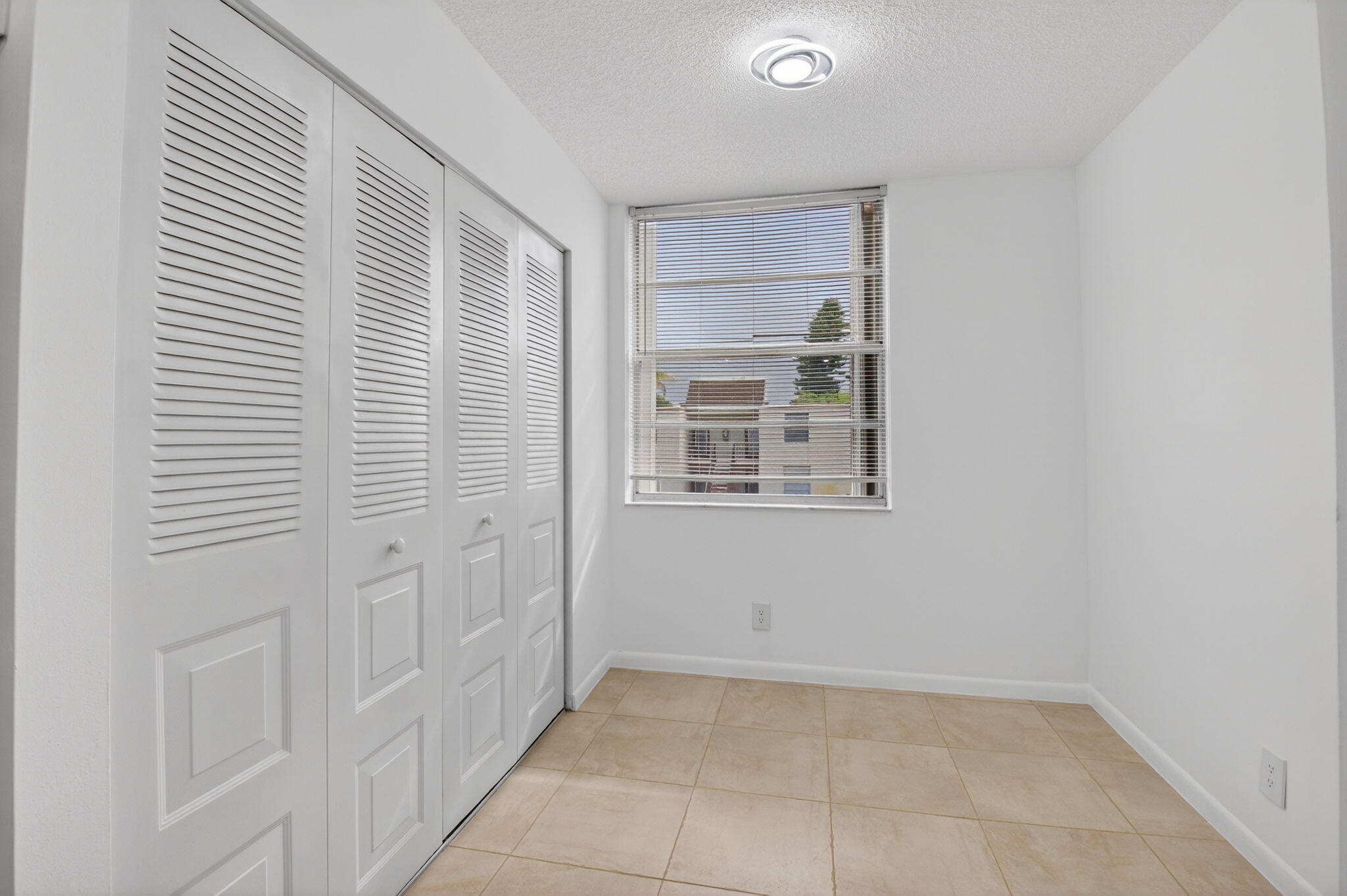 Villages Oriole Abbey Condo - Residential