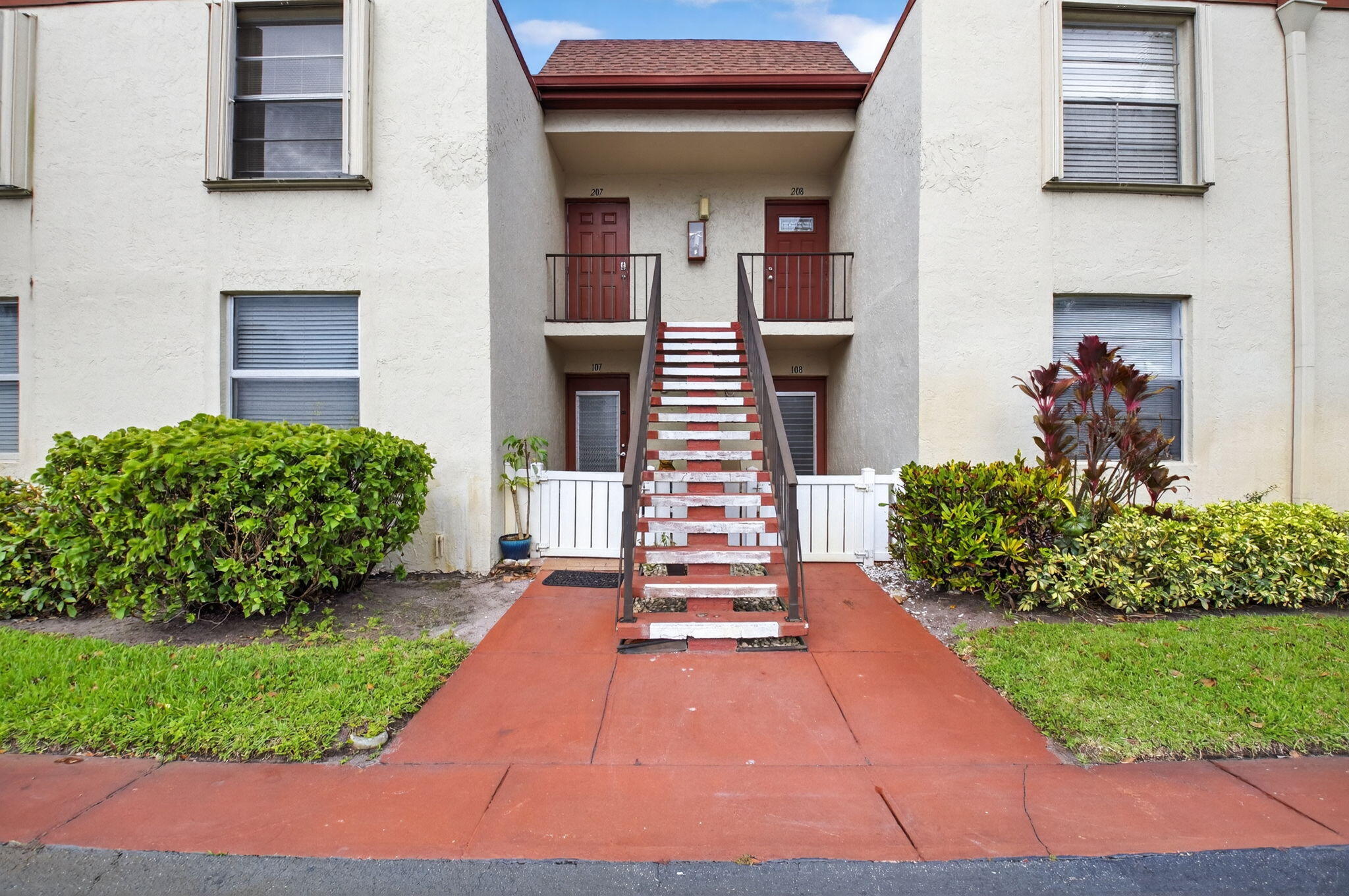 Villages Oriole Abbey Condo - Residential