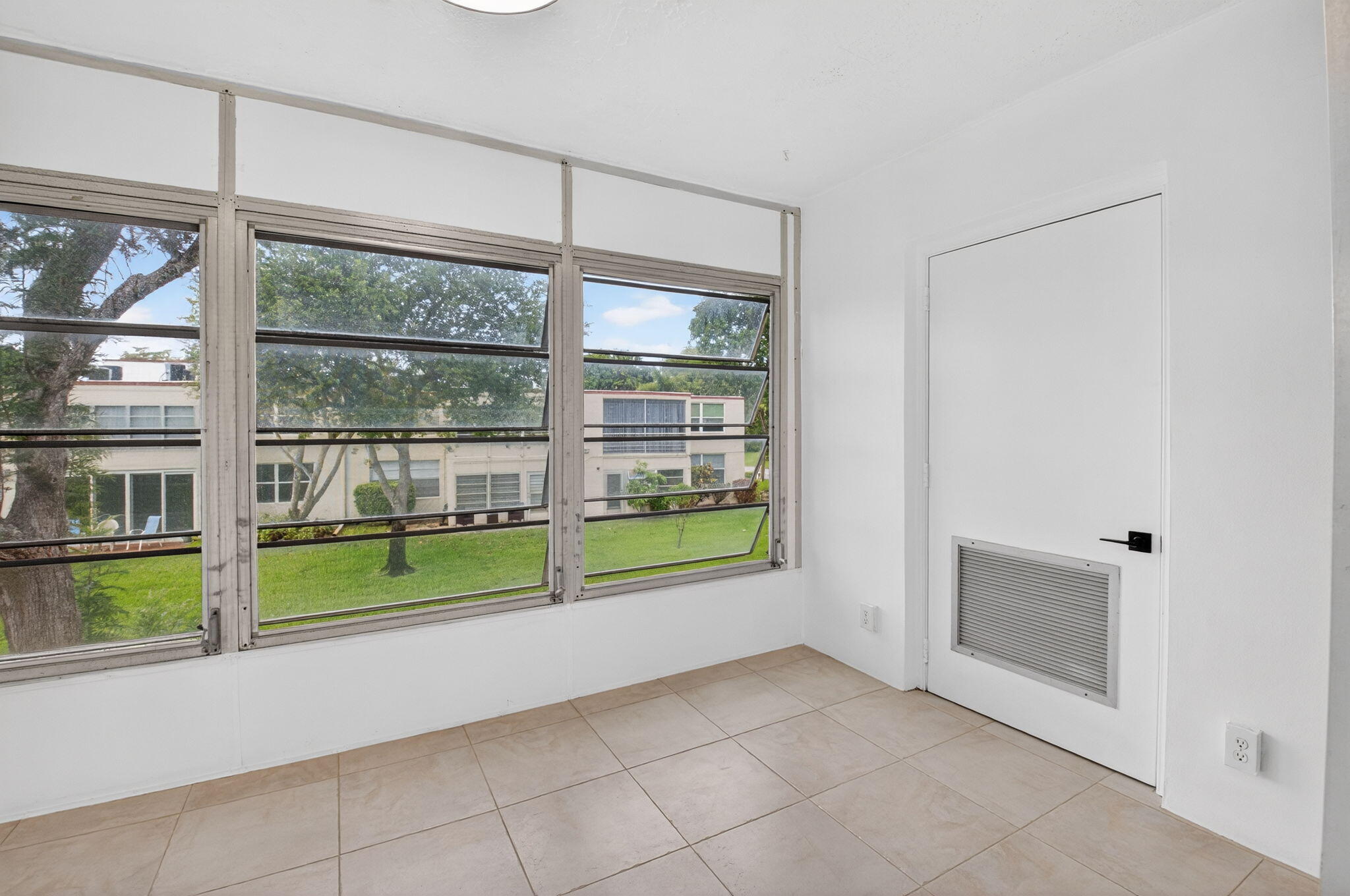 Villages Oriole Abbey Condo - Residential