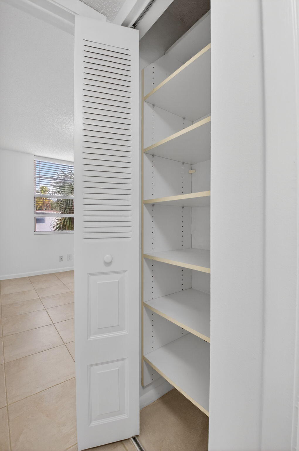 Villages Oriole Abbey Condo - Residential