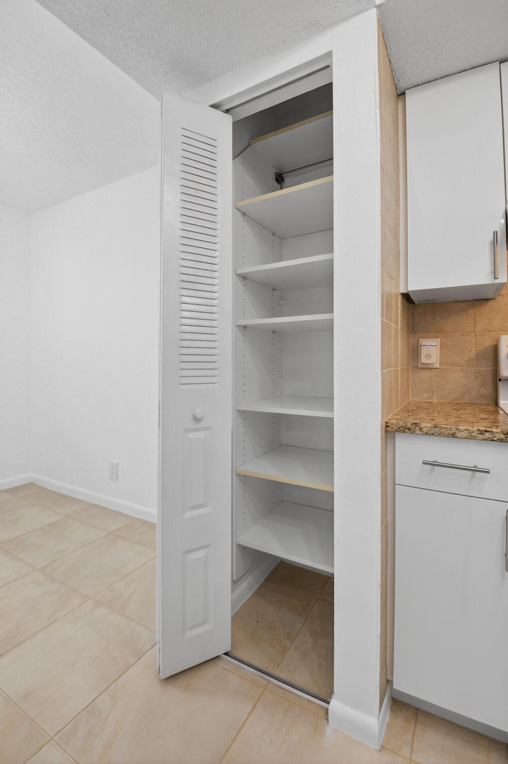 Villages Oriole Abbey Condo - Residential