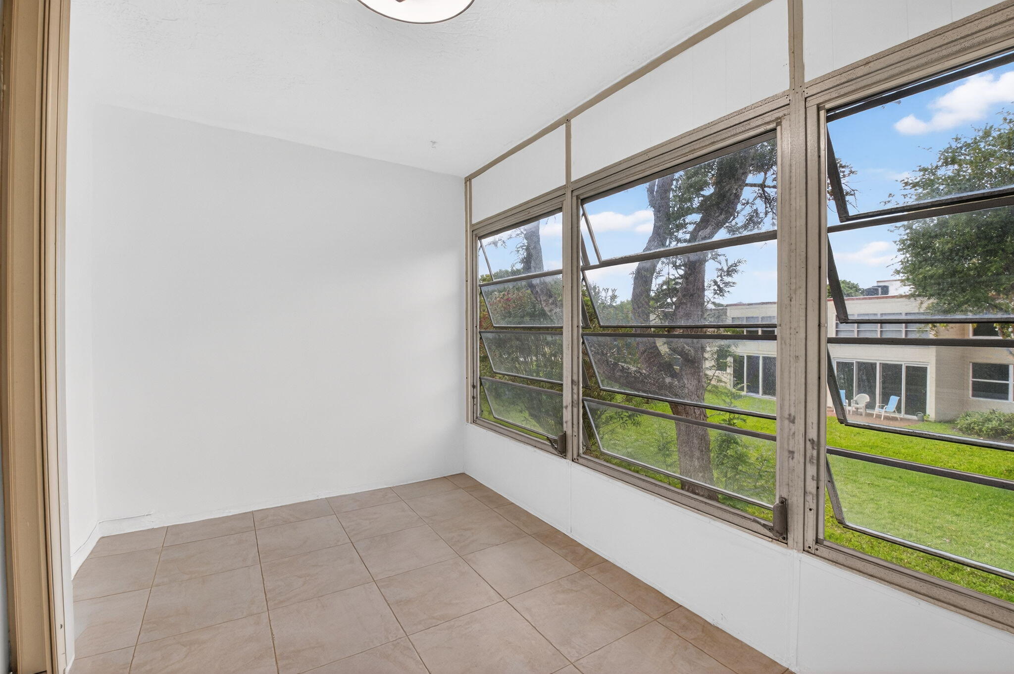 Villages Oriole Abbey Condo - Residential